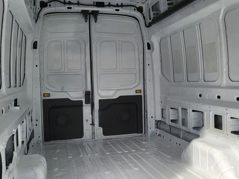 Used 2024 Ford Transit 250 148 High Roof Extended image 17