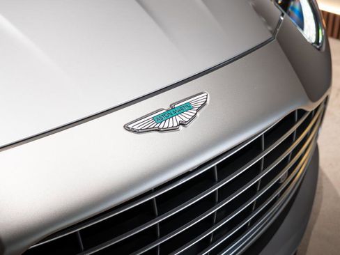 Used 2024 Aston Martin DB12 Coupe RWD image 38