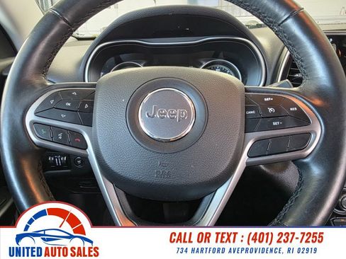 Used 2019 Jeep Cherokee Limited AWD/4WD image 18
