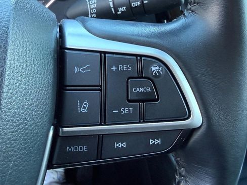 Used 2023 Toyota Highlander LE image 19