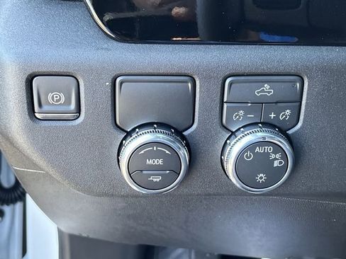 New 2026 GMC Sierra 1500 SLE image 17