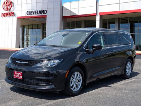 Used 2023 Chrysler Voyager LX FWD image 4