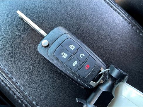 Used 2017 Chevrolet Equinox Premier w/ Enhanced Convenience Package FWD image 9