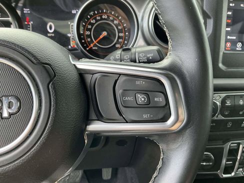 Used 2018 Jeep Wrangler Unlimited Sahara image 18