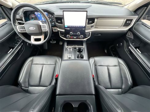 Used 2023 Ford Expedition Max XLT image 15