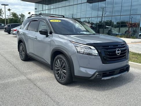 Used 2024 Nissan Pathfinder SL w/ SL Premium Package AWD/4WD image 5