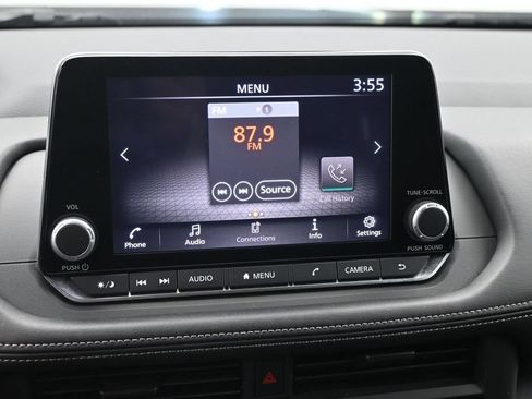 Used 2024 Nissan Rogue S AWD/4WD image 15