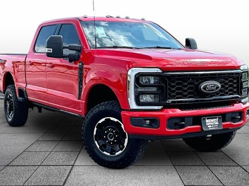 Used 2025 Ford F250 XLT w/ Black Appearance Package AWD/4WD image 2