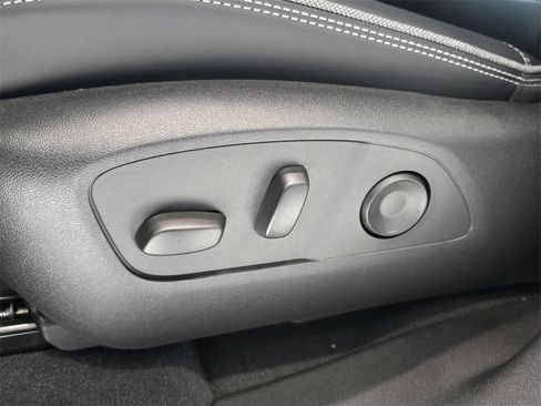 New 2025 GMC Sierra EV Denali image 13