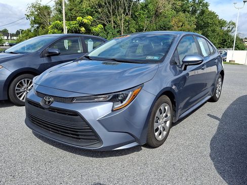 Used 2025 Toyota Corolla LE FWD image 2