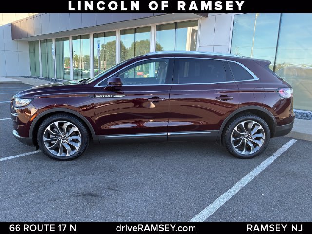 Used 2023 Lincoln Nautilus Reserve AWD/4WD image 2