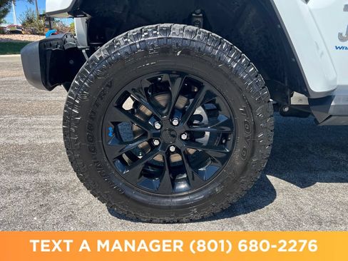 Used 2023 Jeep Wrangler Unlimited Sahara w/ Cold Weather Group AWD/4WD image 25