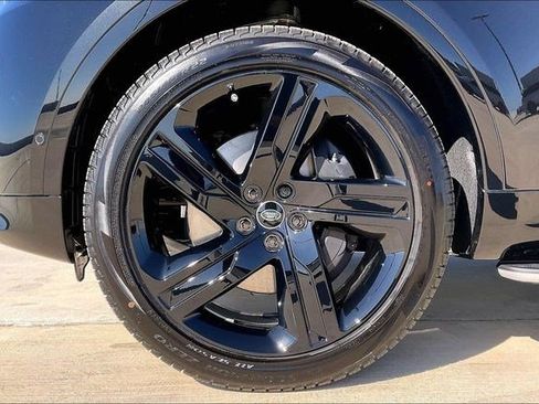 New 2026 Land Rover Discovery Limited Edition AWD/4WD image 13