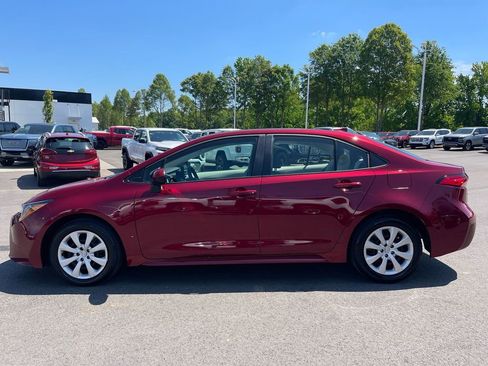 Used 2025 Toyota Corolla LE image 2