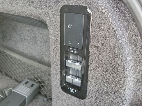 Used 2025 Land Rover Range Rover Long Wheelbase SE AWD/4WD image 9