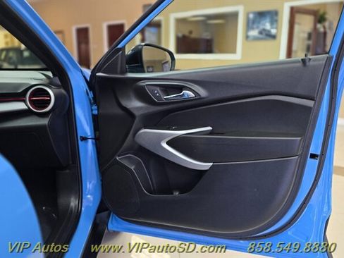 Used 2024 Chevrolet Trax RS w/ Sunroof Package FWD image 11