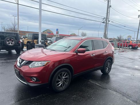 Used 2016 Nissan Rogue SL image 2