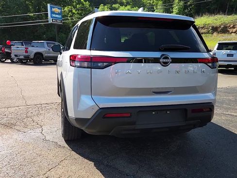 Used 2025 Nissan Pathfinder SV image 19
