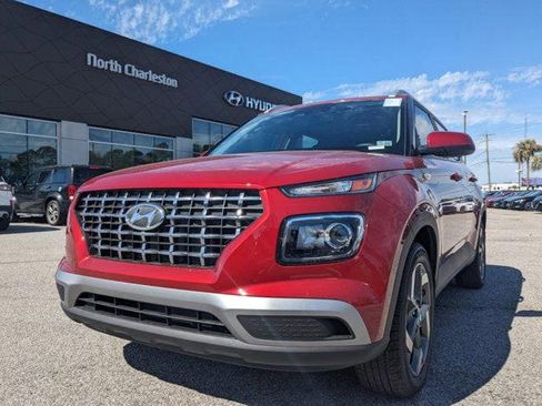 Certified 2025 Hyundai Venue SEL image 7