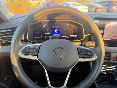 Used 2025 Volkswagen Jetta SE image 28