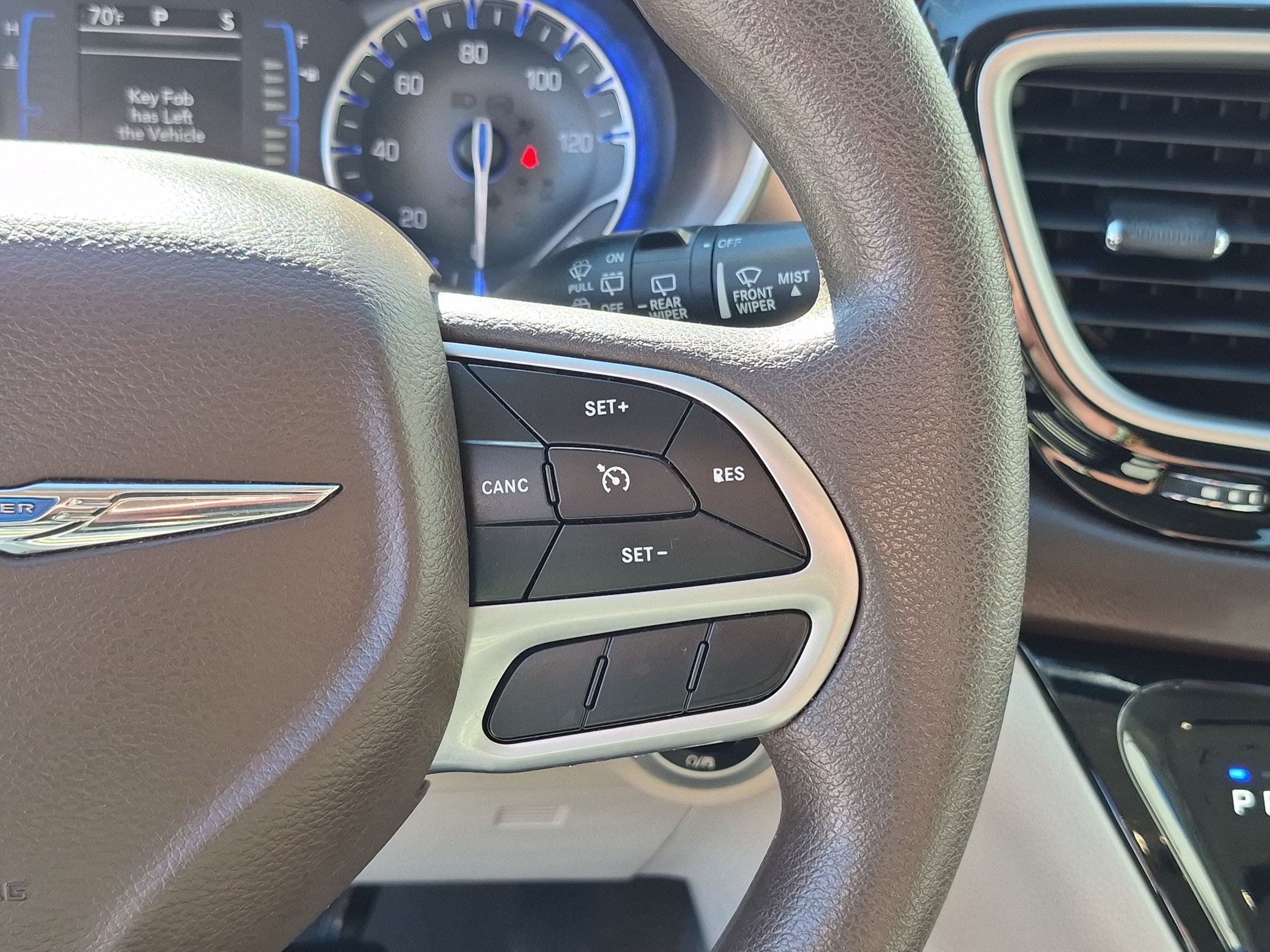 Used 2017 Chrysler Pacifica Touring FWD image 20