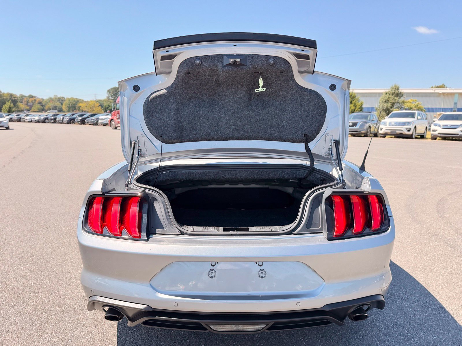 Used 2020 Ford Mustang Premium RWD image 30