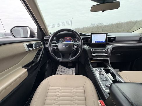 Used 2020 Ford Explorer XLT image 33