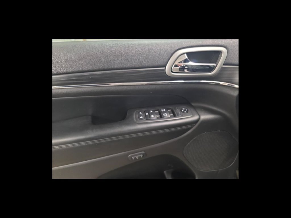 Used 2019 Jeep Grand Cherokee Limited AWD/4WD image 12