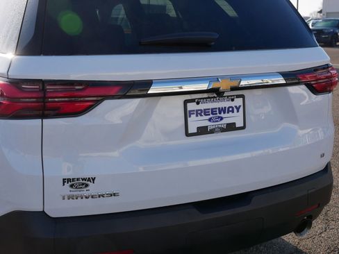 Used 2023 Chevrolet Traverse LT image 12