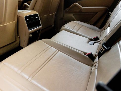 Certified 2021 Porsche Cayenne Coupe image 22