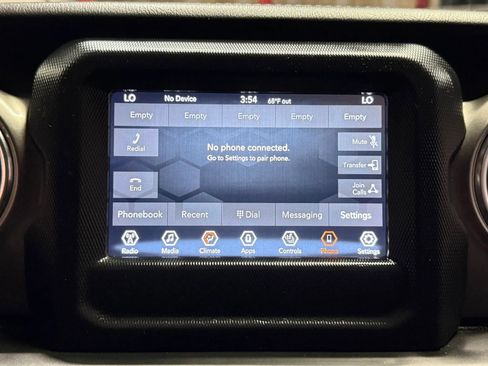 Used 2018 Jeep Wrangler Unlimited Sahara w/ LED Lighting Group AWD/4WD image 36
