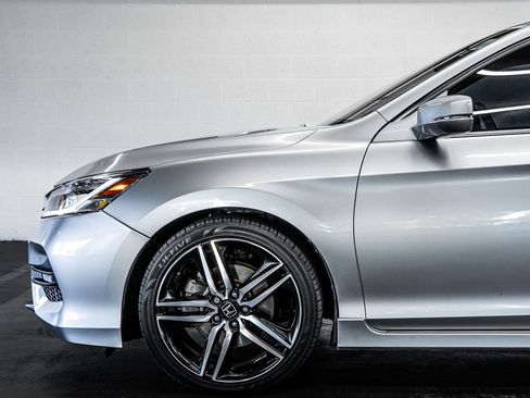 Used 2016 Honda Accord Touring image 12