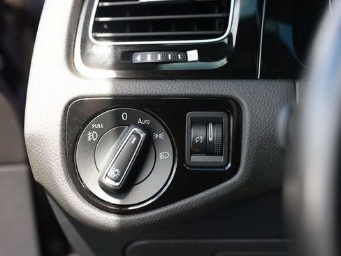 Used 2018 Volkswagen GTI SE FWD image 47