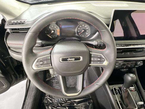 Used 2022 Jeep Compass Trailhawk AWD/4WD image 11