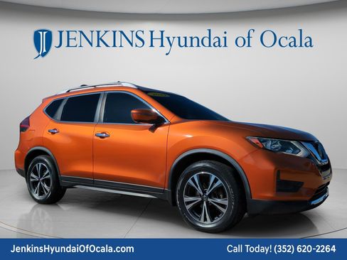 Used 2019 Nissan Rogue SV w/ Premium Package FWD image 1