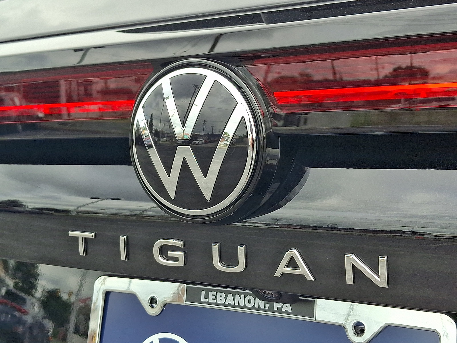 Used 2025 Volkswagen Tiguan SE AWD/4WD image 31