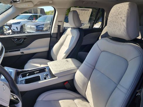 New 2026 Lincoln Aviator Premiere image 14