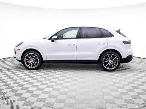 Used 2023 Porsche Cayenne AWD/4WD image 2