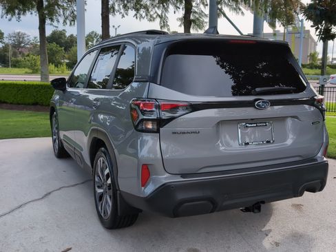 Used 2025 Subaru Forester Touring w/ Popular Package - Touring AWD/4WD image 8
