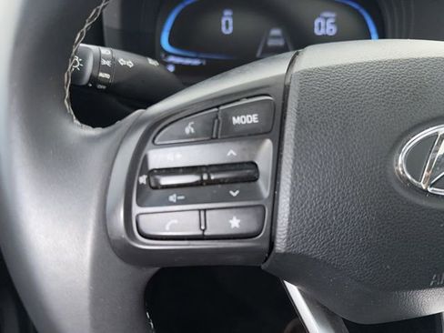 Used 2025 Hyundai Venue SEL image 31