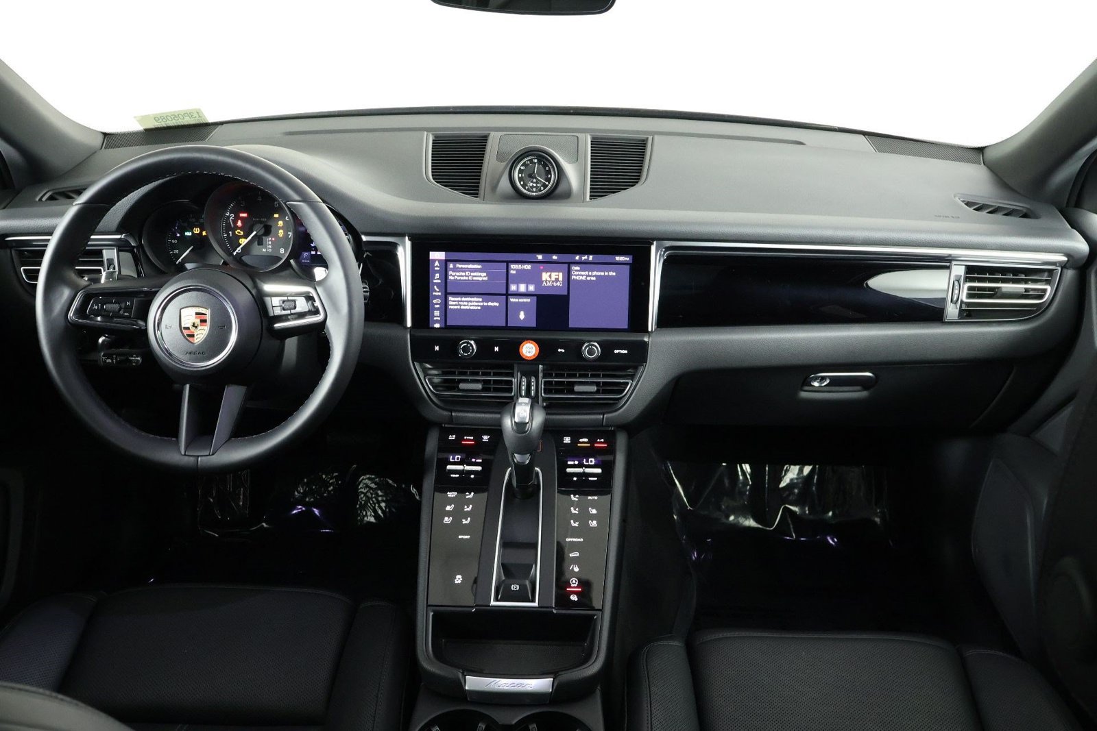 Certified 2023 Porsche Macan AWD/4WD image 11