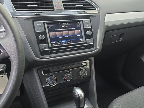 Used 2020 Volkswagen Tiguan S image 22
