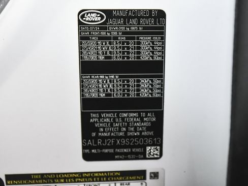 Used 2025 Land Rover Discovery S image 19