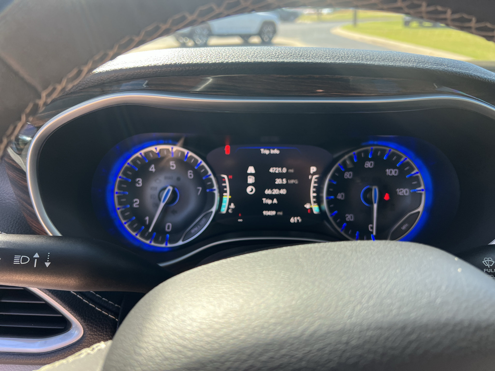 Used 2023 Chrysler Pacifica Limited FWD image 29