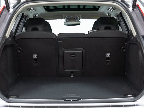 New 2026 Volvo XC60 B5 Plus w/ Protection Package Premier AWD/4WD image 10