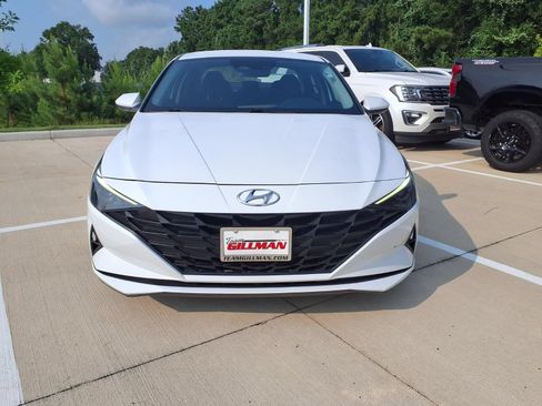 Used 2022 Hyundai Elantra SEL FWD image 2