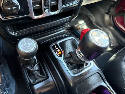 Used 2021 Jeep Wrangler Unlimited Sahara image 37