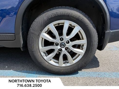 Used 2017 Nissan Rogue SV AWD/4WD image 6