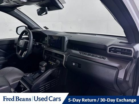 Used 2025 Toyota Tacoma SR5 w/ SR5 Upgrade Package AWD/4WD image 34