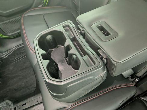 Used 2025 Jeep Wrangler Unlimited Rubicon image 35